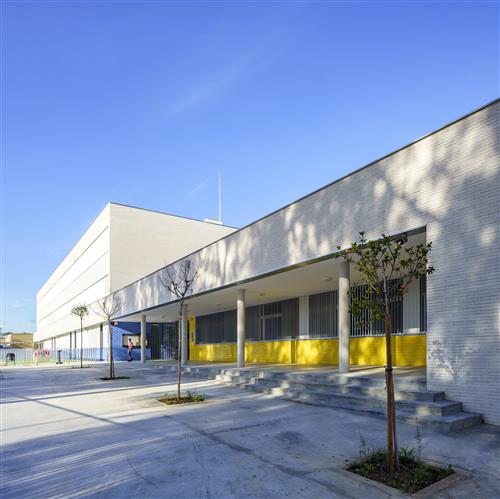 Entrada del edificio desde la esquina Sureste